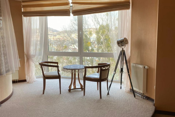 Отдельно стоящее здание в историческом центре Львова